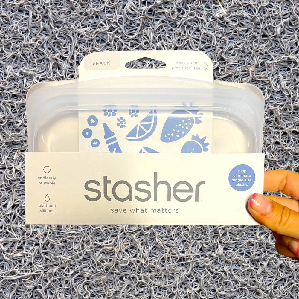 NWT Stasher silicone snack bag reusable storage organizer leak proof
